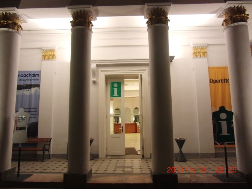 CIMG1089_4_stunde_77 Trinkhalle von aussen.jpg